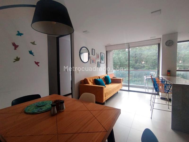 2BR Apartment in El Poblado with Balcony & Covered Parking - 2