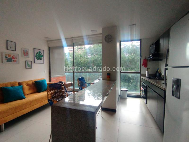 2BR Apartment in El Poblado with Balcony & Covered Parking - 5