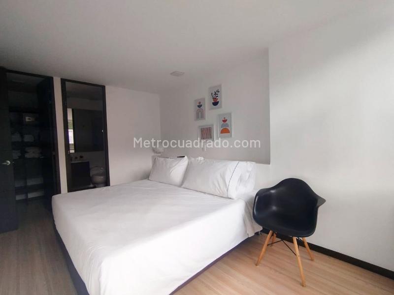 2BR Apartment in El Poblado with Balcony & Covered Parking - 8