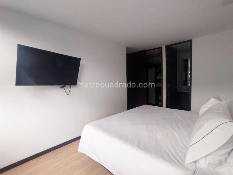 2BR Apartment in El Poblado with Balcony & Covered Parking - 9