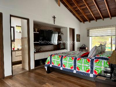 Casa de 3 alcobas en venta en Envigado, Envigado, 325 m² · foto 13 de 20
