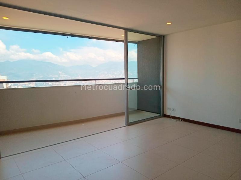 3BR Apartment in El Poblado with Great Amenities