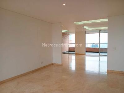 Apartamento de 3 alcobas en venta en El Poblado, Medellín, 219 m² · foto 5 de 20