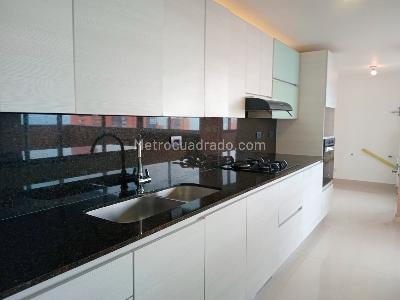 Apartamento de 3 alcobas en venta en El Poblado, Medellín, 219 m² · foto 8 de 20