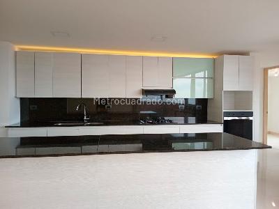 Apartamento de 3 alcobas en venta en El Poblado, Medellín, 219 m² · foto 9 de 20