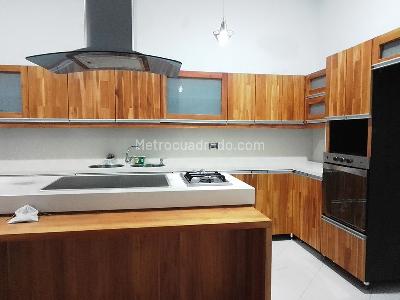 Casa en arriendo en El Poblado, Medellín · foto 4 de 19