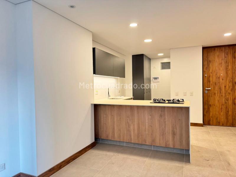 1BR Apartment with Pool and Gym in El Poblado - 4