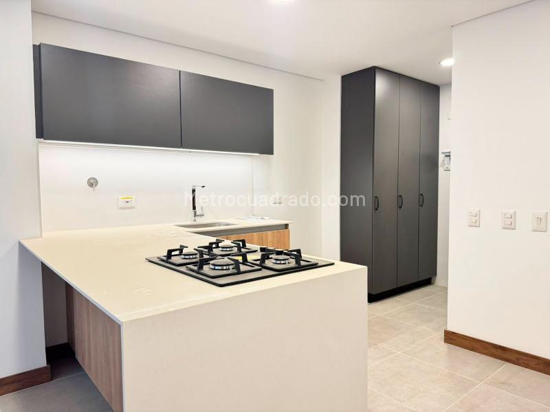 1BR Apartment with Pool and Gym in El Poblado - 6