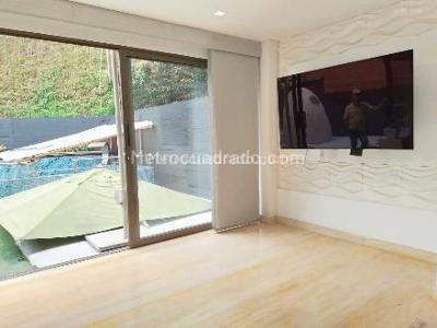 Casa en arriendo en El Poblado, Medellín · foto 2 de 16