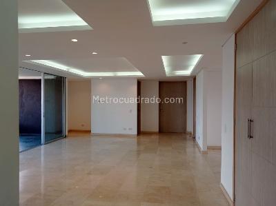 Apartamento de 3 alcobas en venta en El Poblado, Medellín, 219 m² · foto 2 de 19