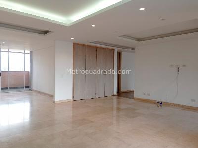 Apartamento de 3 alcobas en venta en El Poblado, Medellín, 219 m² · foto 3 de 19