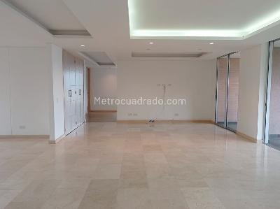 Apartamento de 3 alcobas en venta en El Poblado, Medellín, 219 m² · foto 5 de 19