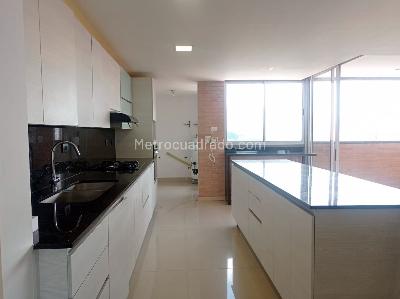 Apartamento de 3 alcobas en venta en El Poblado, Medellín, 219 m² · foto 9 de 19