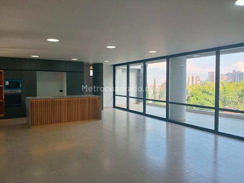 Modern 3BR Apartment with Gym in El Poblado