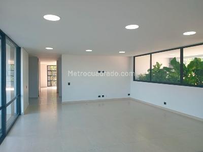 Apartamento en arriendo en El Poblado, Medellín · foto 2 de 19