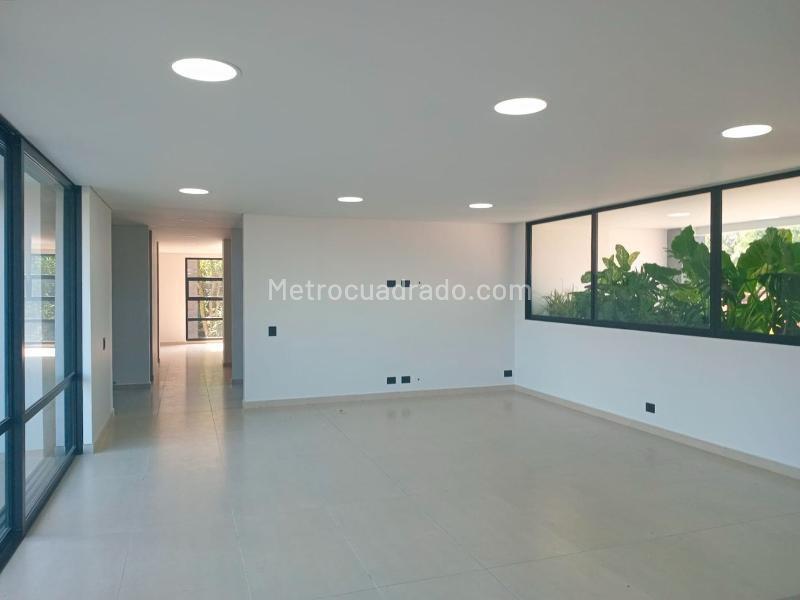 Modern 3BR Apartment with Gym in El Poblado - 2