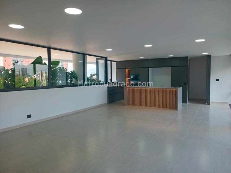 Modern 3BR Apartment with Gym in El Poblado - 4