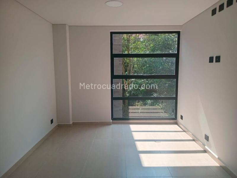 Modern 3BR Apartment with Gym in El Poblado - 8