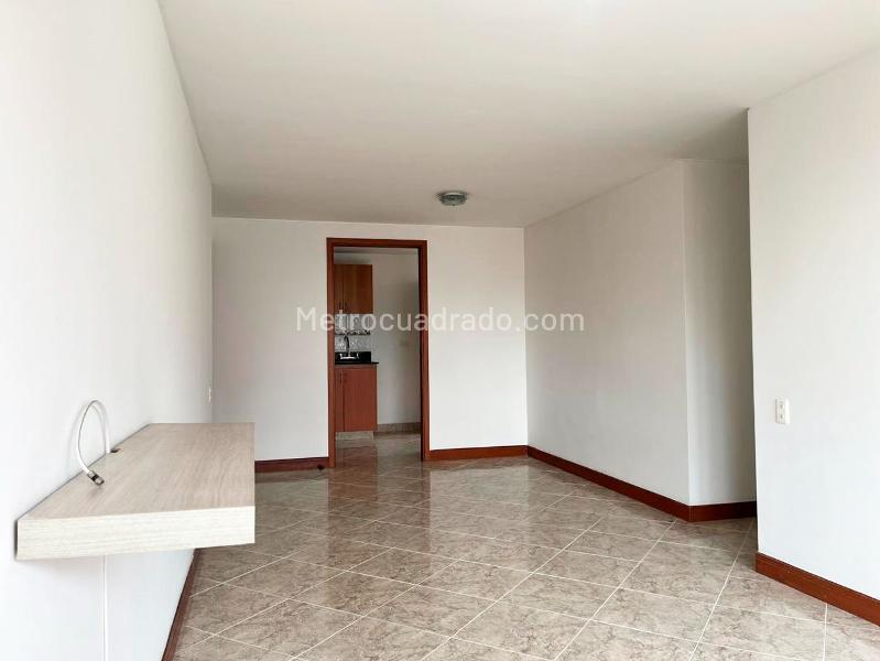 3BR Apartment with Balcony in El Poblado - 2
