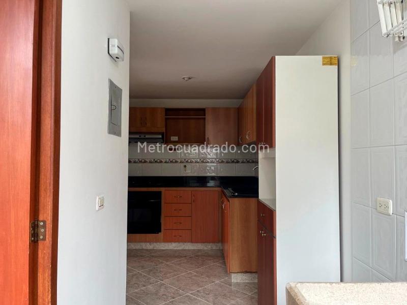 3BR Apartment with Balcony in El Poblado - 4