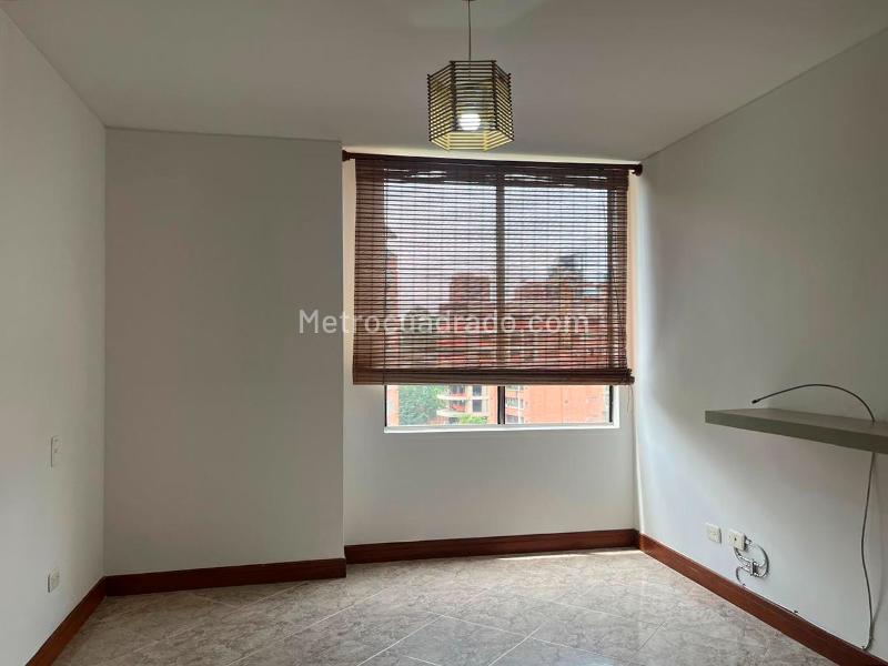 3BR Apartment with Balcony in El Poblado - 8