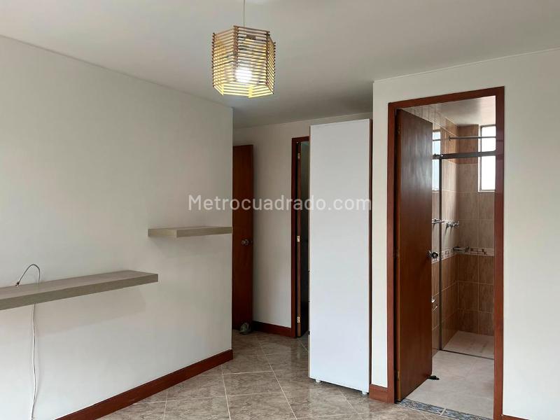 3BR Apartment with Balcony in El Poblado - 9