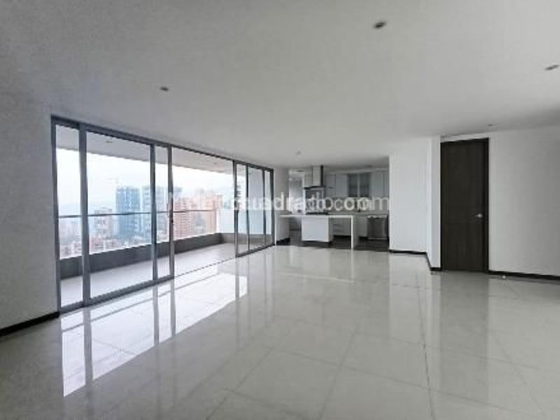 Apartamento con Estilo de 3 Alcobas Cerca de Servicios en El Poblado - 2