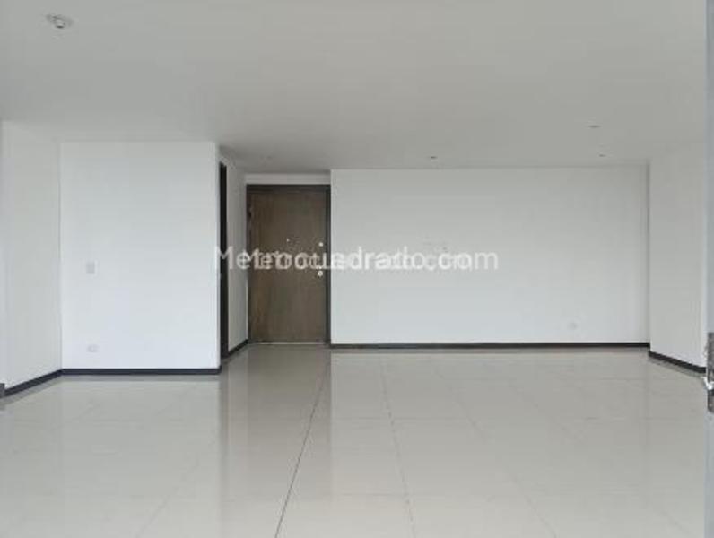 Apartamento con Estilo de 3 Alcobas Cerca de Servicios en El Poblado - 3
