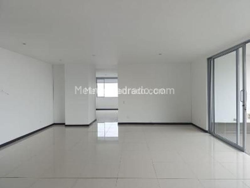 Apartamento con Estilo de 3 Alcobas Cerca de Servicios en El Poblado - 4