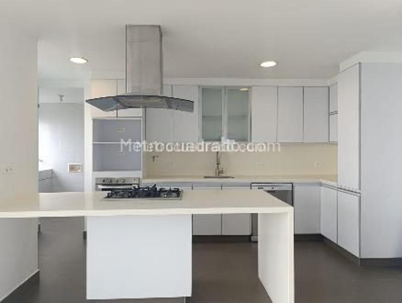 Apartamento con Estilo de 3 Alcobas Cerca de Servicios en El Poblado - 5
