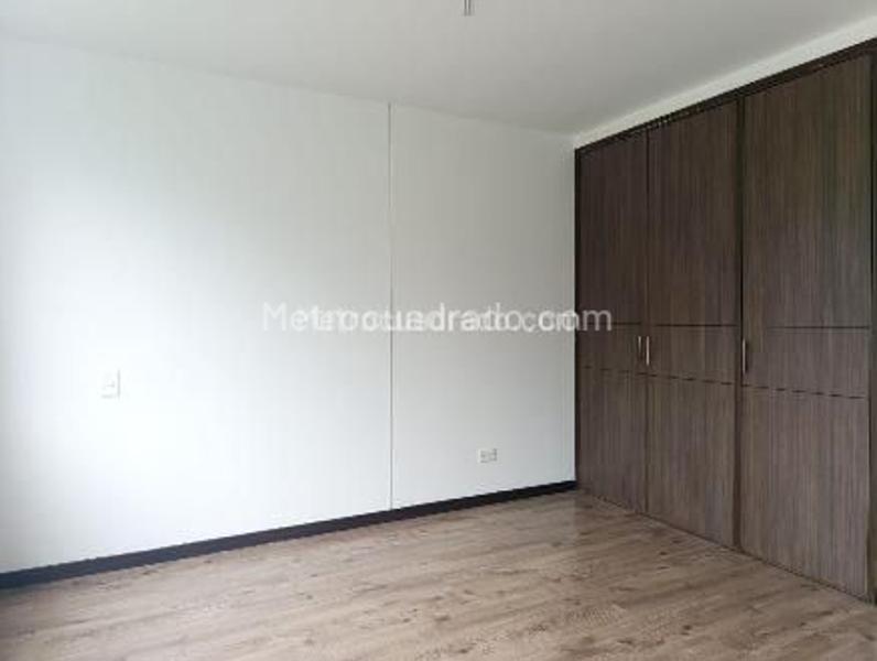 Apartamento con Estilo de 3 Alcobas Cerca de Servicios en El Poblado - 9