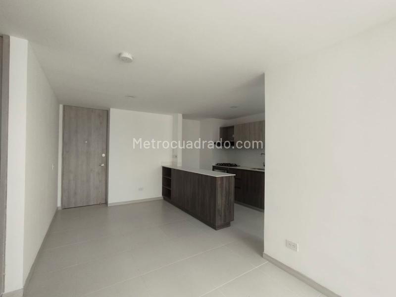 Apartamento de 3 Alcobas con Balcón y Piscina en El Poblado - 3