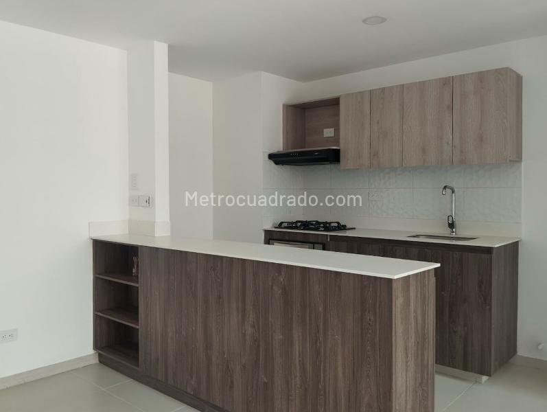 Apartamento de 3 Alcobas con Balcón y Piscina en El Poblado - 4