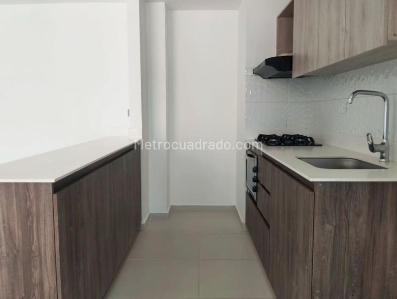 Apartamento de 3 Alcobas con Balcón y Piscina en El Poblado - 5