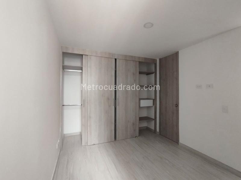 Apartamento de 3 Alcobas con Balcón y Piscina en El Poblado - 8