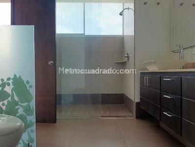 Apartamento de 4 alcobas en venta en El Poblado, Medellín, 220 m² · foto 17 de 19