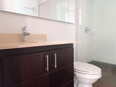 Apartamento de 4 alcobas en venta en El Poblado, Medellín, 220 m² · foto 18 de 19