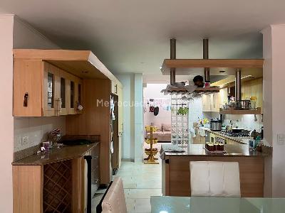 Casa de 4 alcobas en venta en El Poblado, Medellín, 280 m² · foto 3 de 18