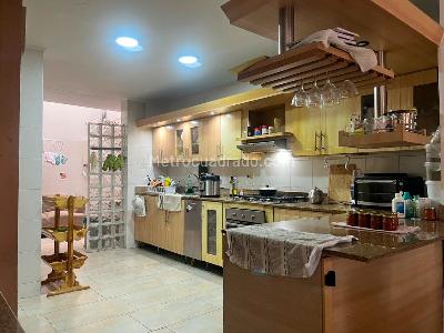 Casa de 4 alcobas en venta en El Poblado, Medellín, 280 m² · foto 5 de 18