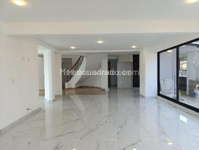 Apartamento de 3 alcobas en venta en El Tesoro, Medellín, 300 m² · foto 3 de 17