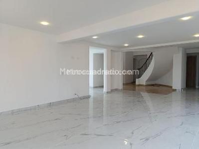 Apartamento de 3 alcobas en venta en El Tesoro, Medellín, 300 m² · foto 4 de 17