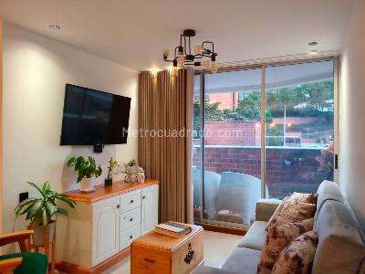 Apartamento en venta en El Poblado, Medellín · foto 2 de 19