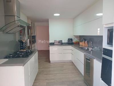 Apartamento de 3 alcobas en arriendo en Los Balsos, Medellín, 216 m² · foto 6 de 19