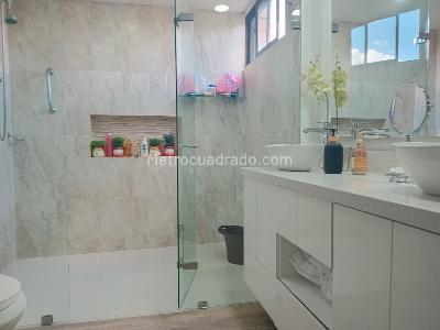 Apartamento de 3 alcobas en arriendo en Los Balsos, Medellín, 216 m² · foto 17 de 19
