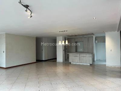 Apartamento de 4 alcobas en venta en Alejandría, Medellín, 212 m² · foto 4 de 19