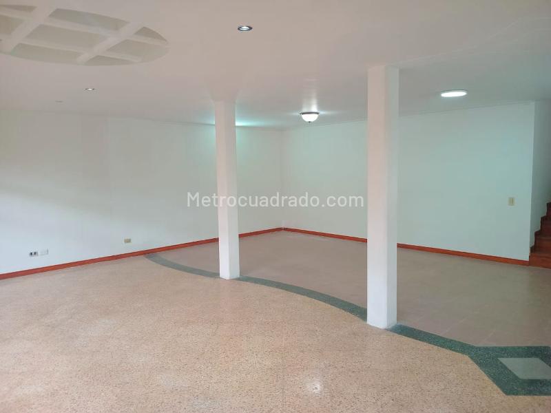 Elegant 4BR House with Pool in El Poblado - 3