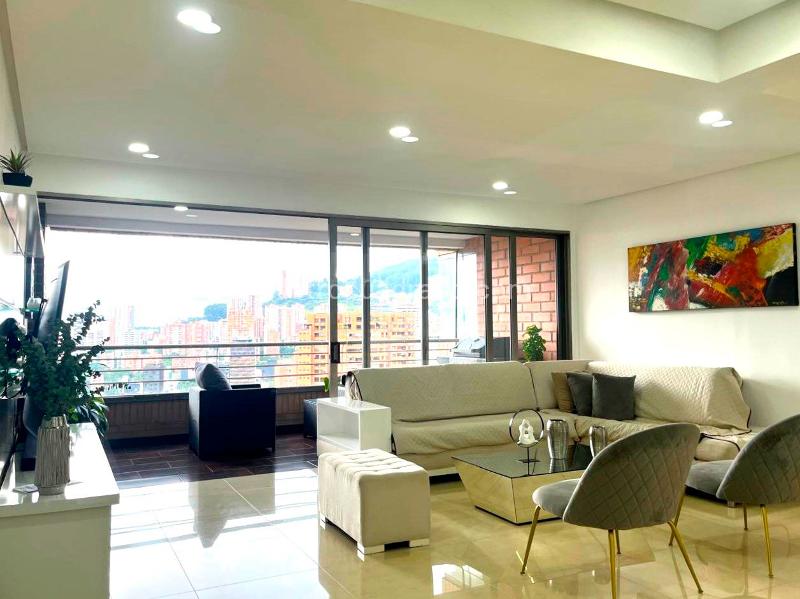 Modern 4BR Apartment with Gym in El Poblado