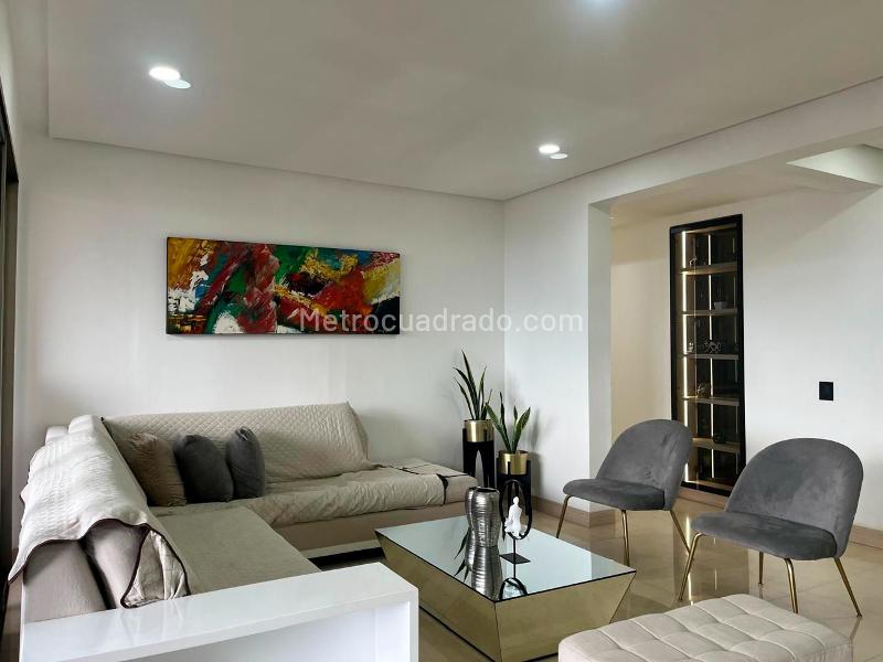 Apartamento Moderno de 4 Alcobas con Gimnasio en El Poblado - 4