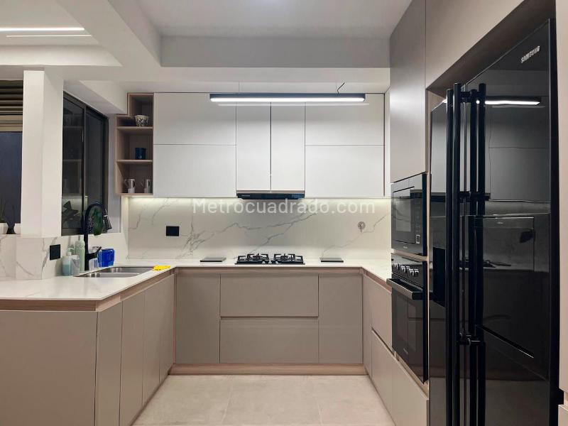 Apartamento Moderno de 4 Alcobas con Gimnasio en El Poblado - 6