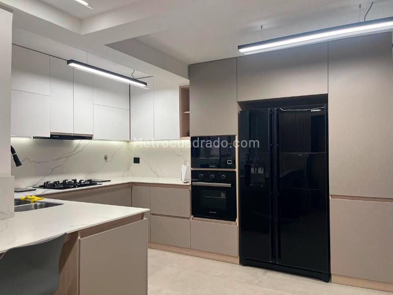 Apartamento Moderno de 4 Alcobas con Gimnasio en El Poblado - 7